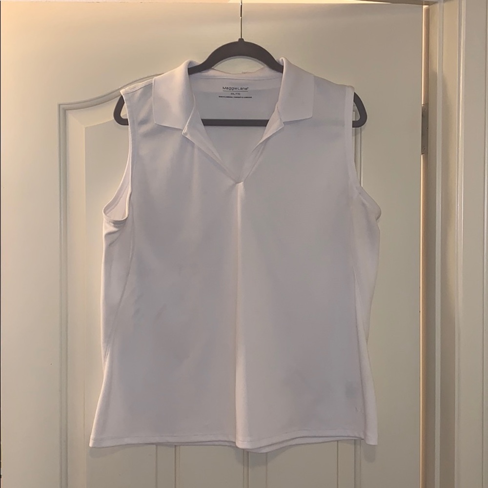 White Maggie Lane sport V neck